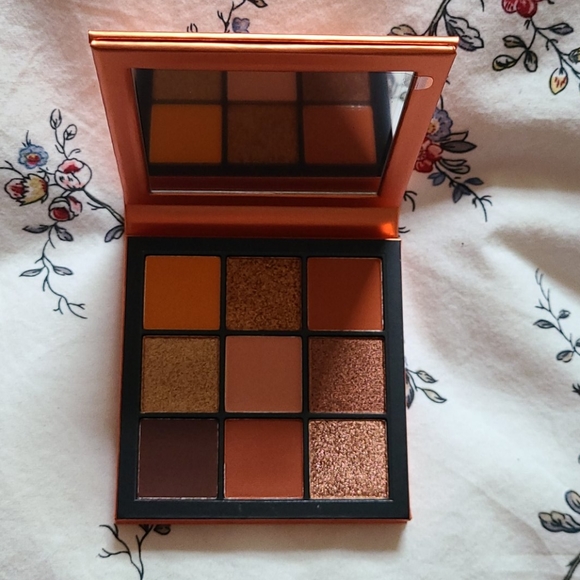 *SOLD* Huda Beauty Topaz Obsessions Palette - Picture 4 of 6